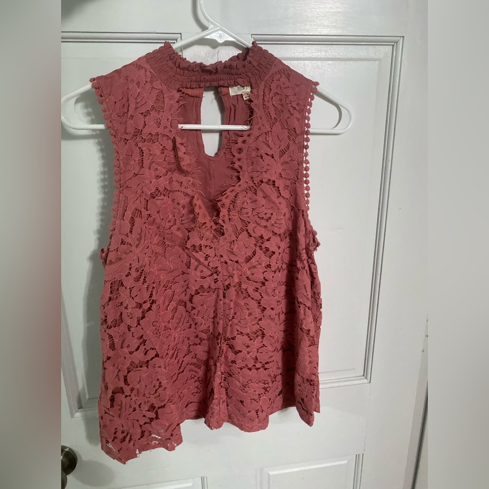 Taylor & Sage junior’s size medium/ adult small V-neck choker lace tank-top